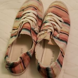 Madden girl 8 sneakers slip on